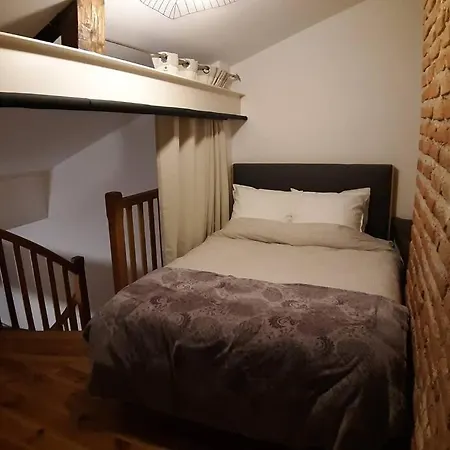 Exceptionnel 4 Etoiles Hyper Centre 65 M2 Au 4eme Etage Sans Ascenseur Avec Tour Du 12eme Siecle Appartement *