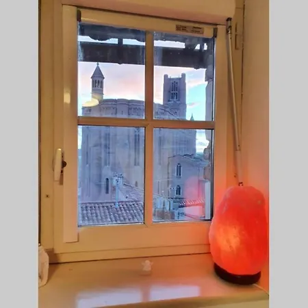 Exceptionnel 4 Etoiles Hyper Centre 65 M2 Au 4eme Etage Sans Ascenseur Avec Tour Du 12eme Siecle
