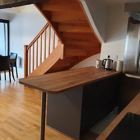 Exceptionnel 4 Etoiles Hyper Centre 65 M2 Au 4eme Etage Sans Ascenseur Avec Tour Du 12eme Siecle * Albi