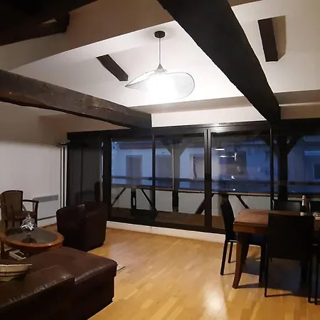 Appartement Exceptionnel 4 Etoiles Hyper Centre 65 M2 Au 4eme Etage Sans Ascenseur Avec Tour Du 12eme Siecle