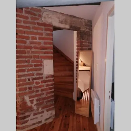 Appartement Exceptionnel 4 Etoiles Hyper Centre 65 M2 Au 4eme Etage Sans Ascenseur Avec Tour Du 12eme Siecle